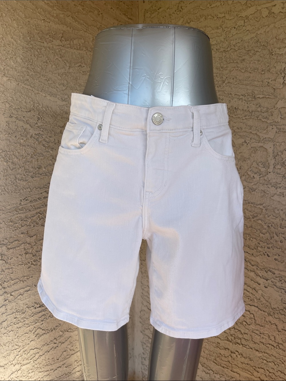 Jag Jeans Women's White Denim Shorts - Clean Casual Style